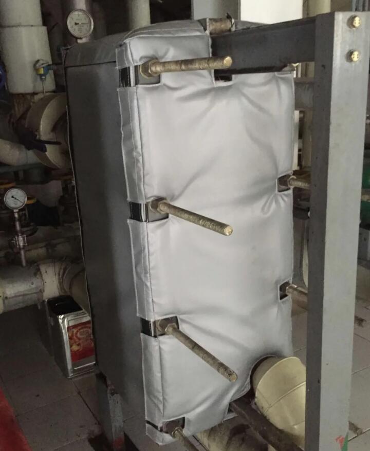 板式<a href=http://m.i-taste.cn/e/tags/?tagname=%E6%8D%A2%E7%83%AD%E5%99%A8%E4%BF%9D%E6%B8%A9 target=_blank class=infotextkey>換熱器保溫</a>套